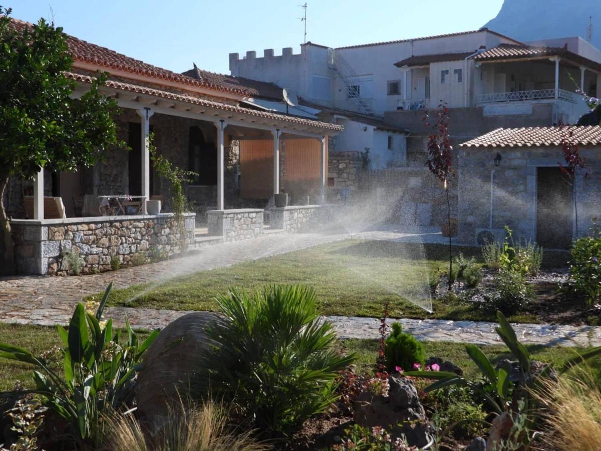 Sophia Town Square Areopoli Villa Buitenkant foto